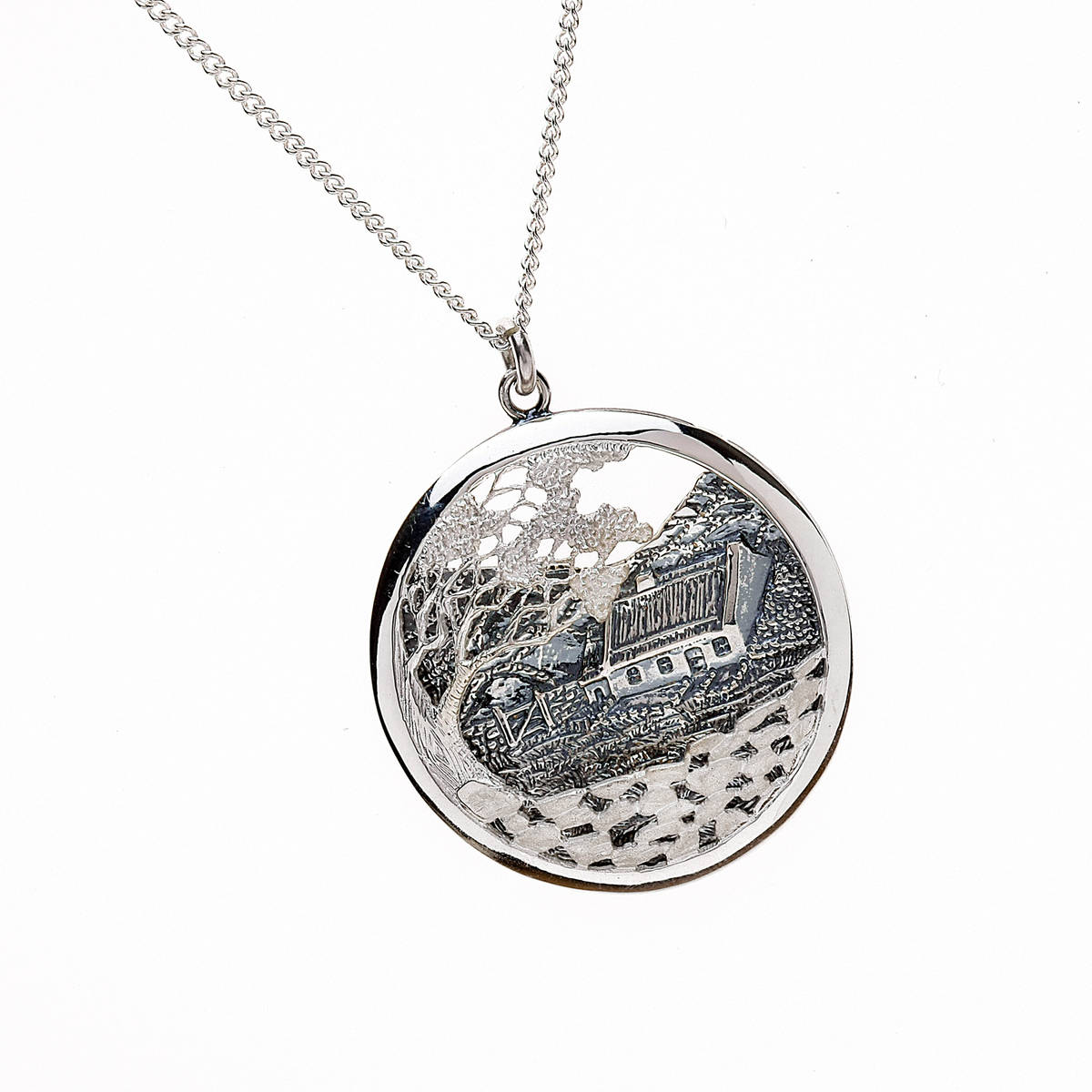 Silver "Quiet Man" Cottage Pendant 18" Trace