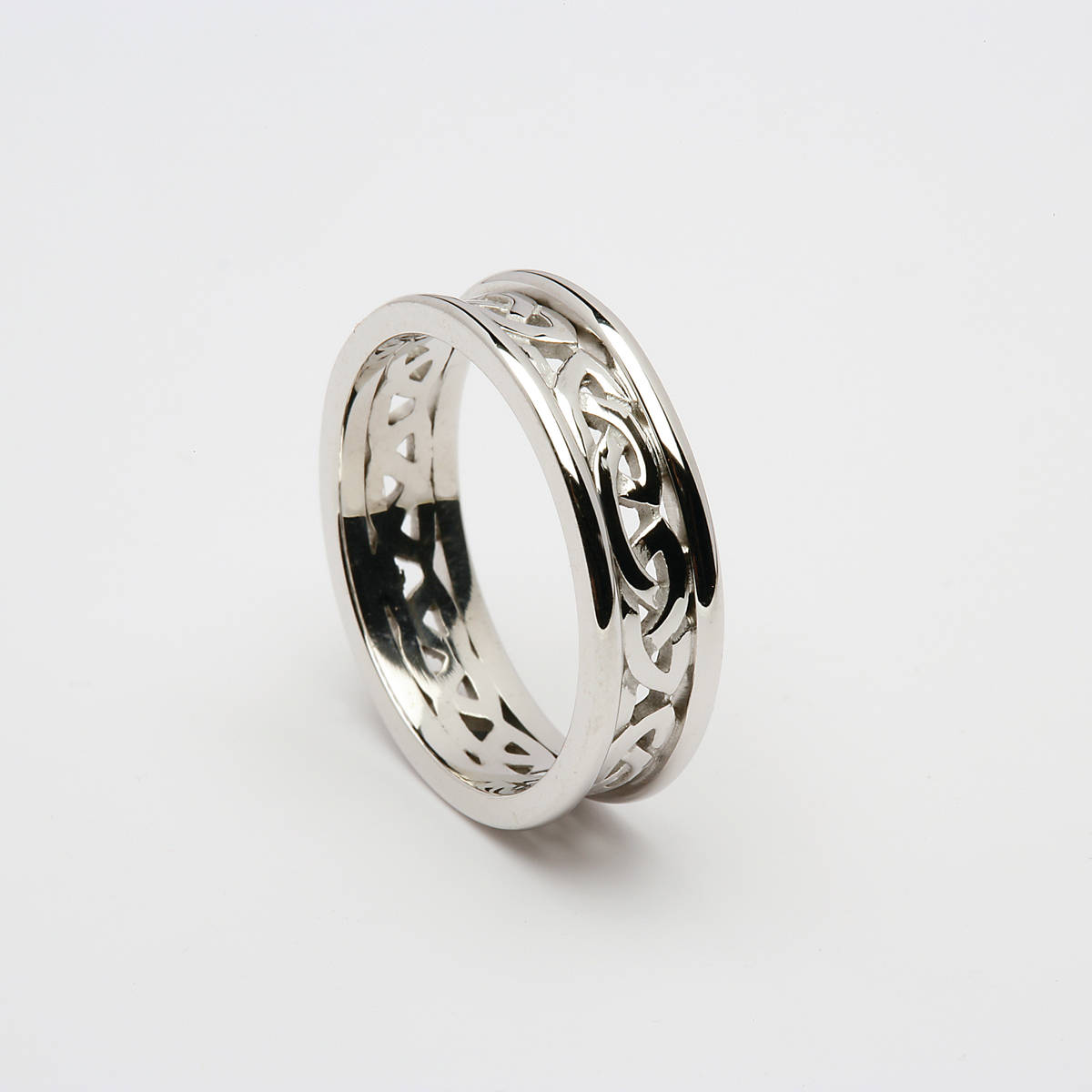 10ct white gold ladies Celtic Open Knot wedding ring with heavy 10ct white gold rims.

Width: 6.1 mm