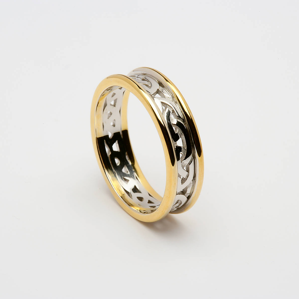 14ct white gold ladies Celtic Knot wedding band with white gold centre and heavy yellow gold rims.

Width: 5.9 mm