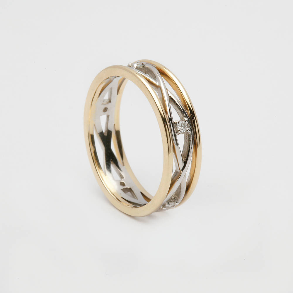 14 carat white gold lady's two lines entwined wedding ring with yellow gold rims and diamonds
14ct Lds 5.3 Mm Wed Light White 2 Rope Open Band 6 Dias Y/gold Light White Rims
 gold rims and diamonds