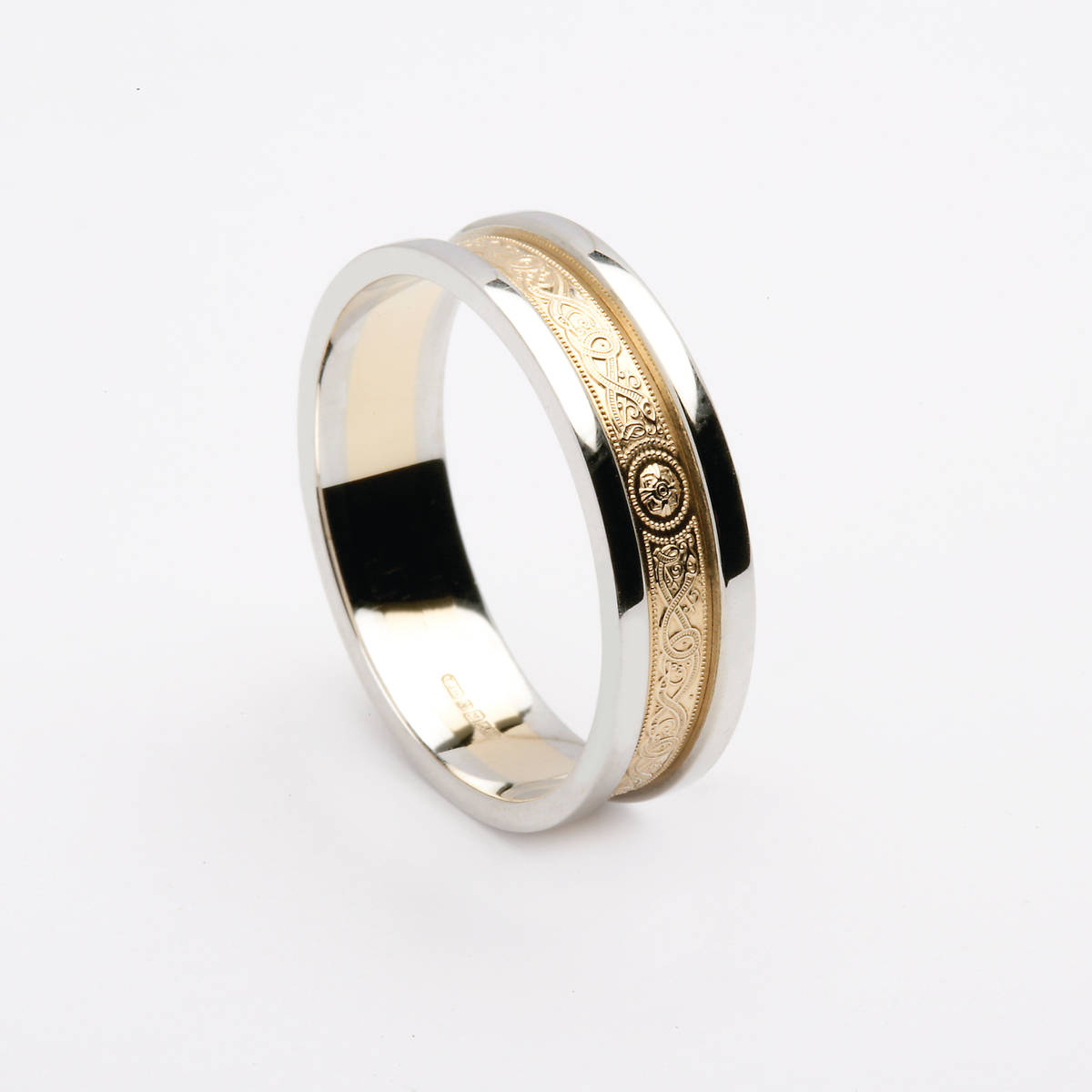 14ct gold ladies wedding band. Universal fit with very narrow yellow gold Arda centre and with heavy flat white gold rims

Width: 5.5mm
Profile: D-Shape