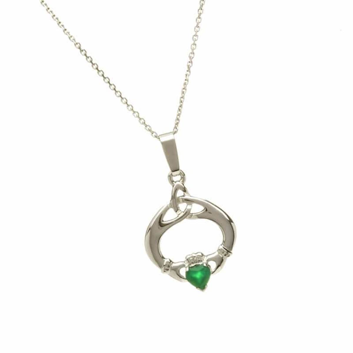 10ct W/gold T/drop Claddagh Pendant & Trinity Knot Detail Green Agate Heart On 18"" Chain 17mx20m"
A stylish tear drop claddagh pendant incorporating the celtic eternity knot crafted in white gold and is also available in yellow or rose gold if you request it in our comment box on checkout.