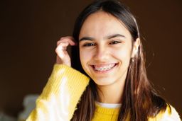 teen-smiling-braces
