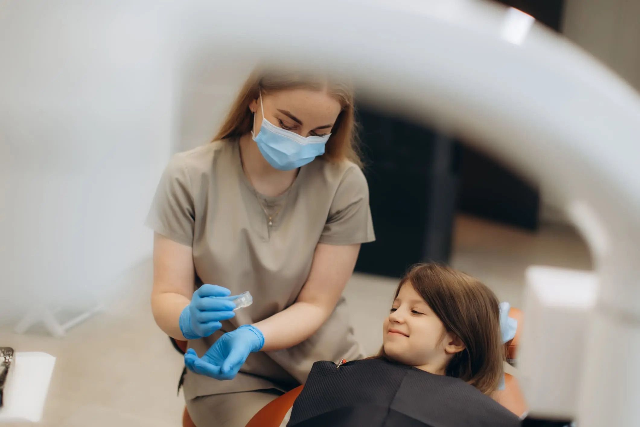 dentist-fitting-aligner
