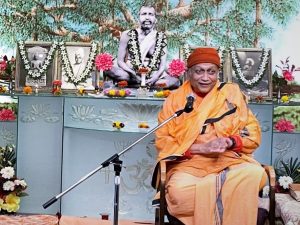 10-30 Swami Yogatmananda Tells a Vedantic Tale