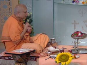 07-16 Swami Performs the Worship पूजा, pūjā