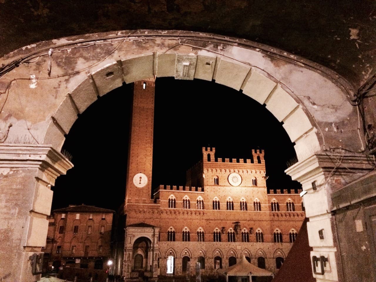 Palazzo Pubblico, Notturno