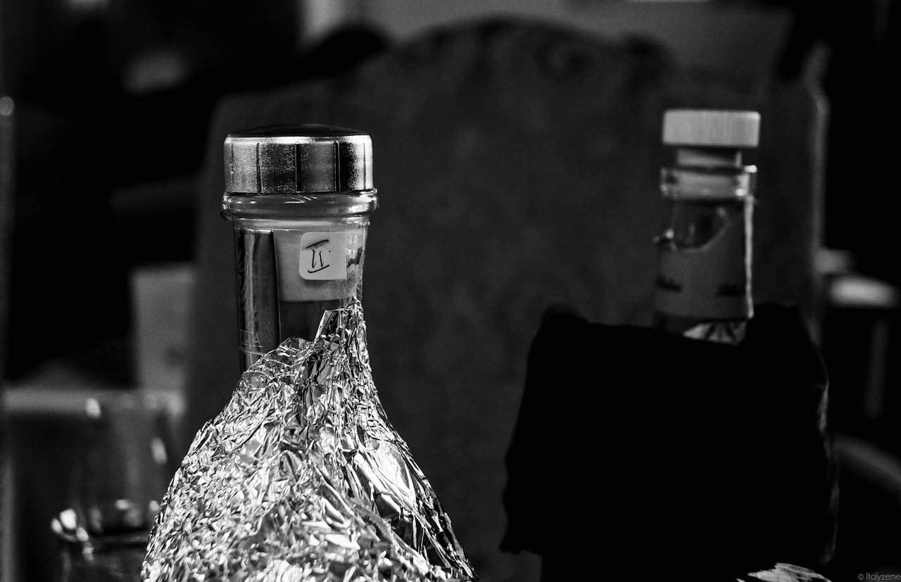 Degustazione di grappe e distillati coperti ovvero senza possibilità di conoscere il produttore così da non essere possibilmente influenzati nel giudizio