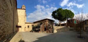 La piazza sulla sommità del paese di Lucignano