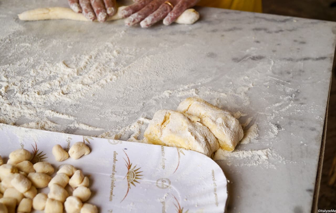 Fondamentale nella preparazione dei topini sono le patate: preferitele "vecchie" e di consistenza farinosa