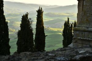 Il panorama da via del Casello: il belvedere che corre lungo le mura di Pienza