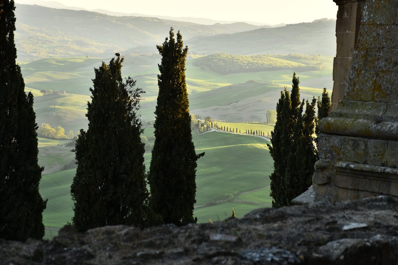 Il panorama da via del Casello: il belvedere che corre lungo le mura di Pienza