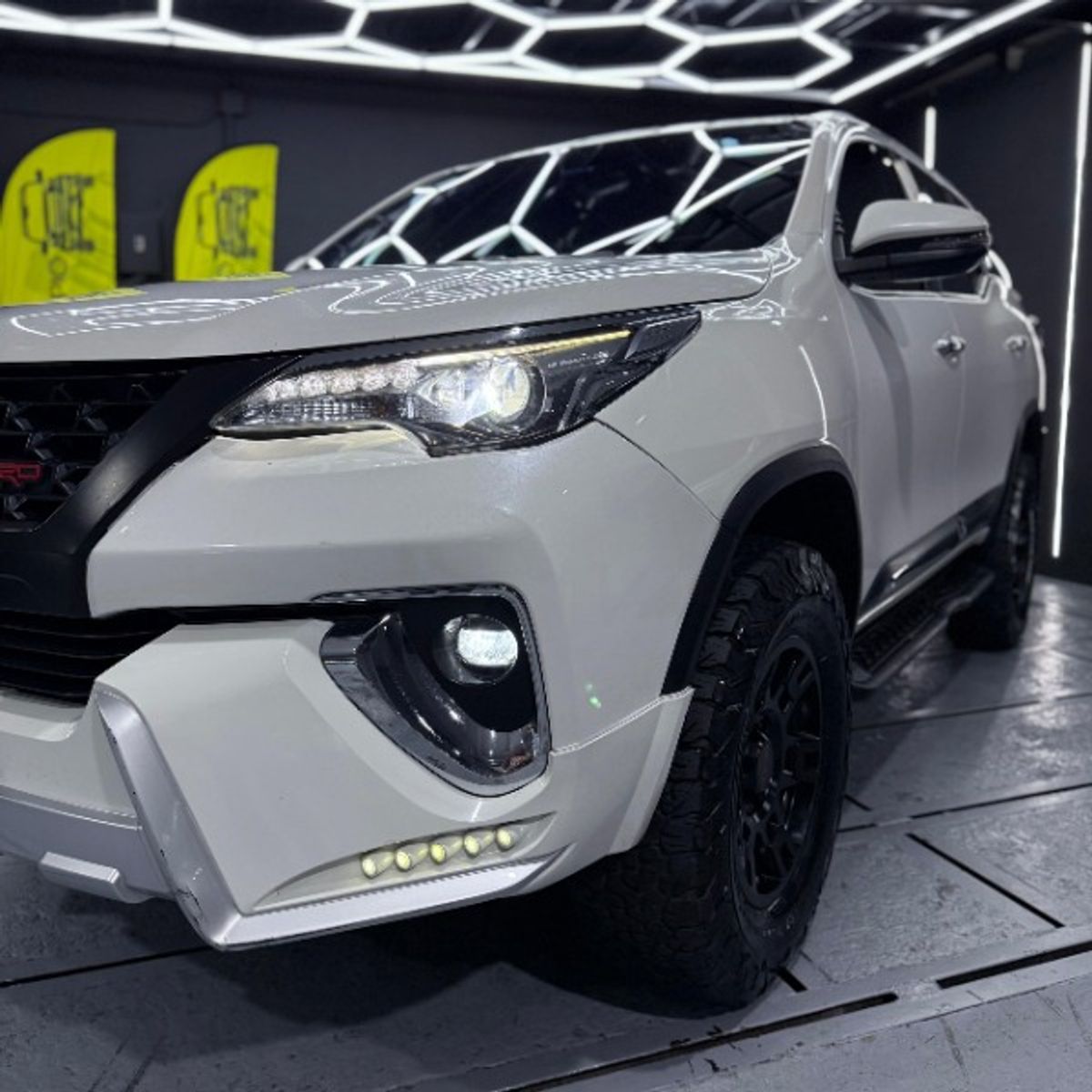 Foto 2 de Toyota Fortuner Dubai VXR TRD