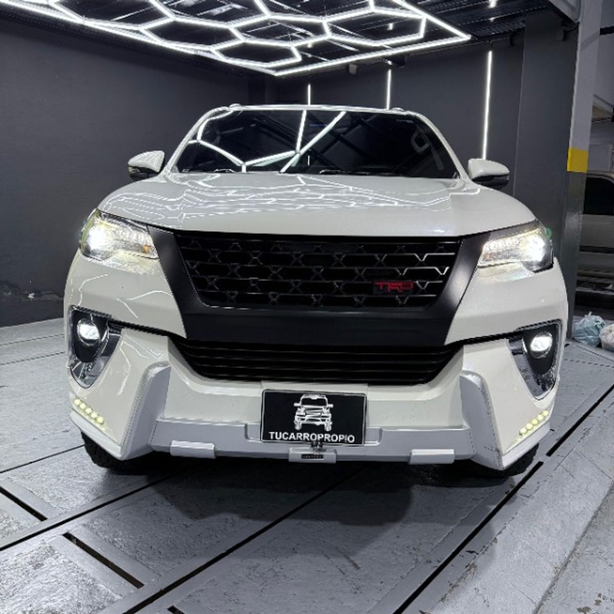 Foto 3 de Toyota Fortuner Dubai VXR TRD