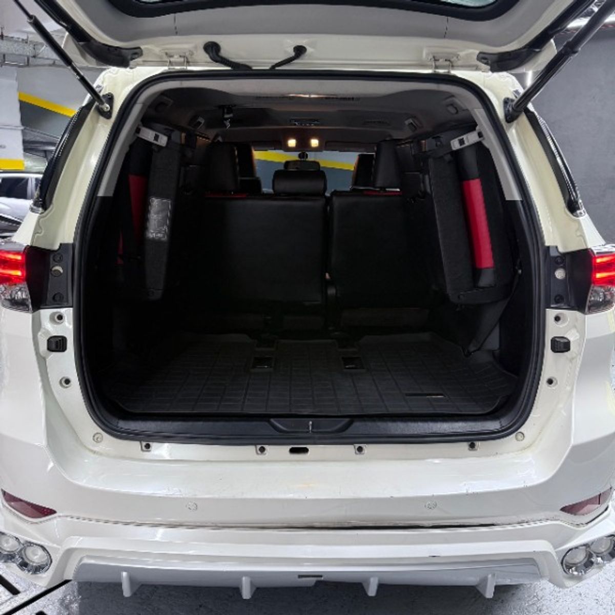 Foto 4 de Toyota Fortuner Dubai VXR TRD