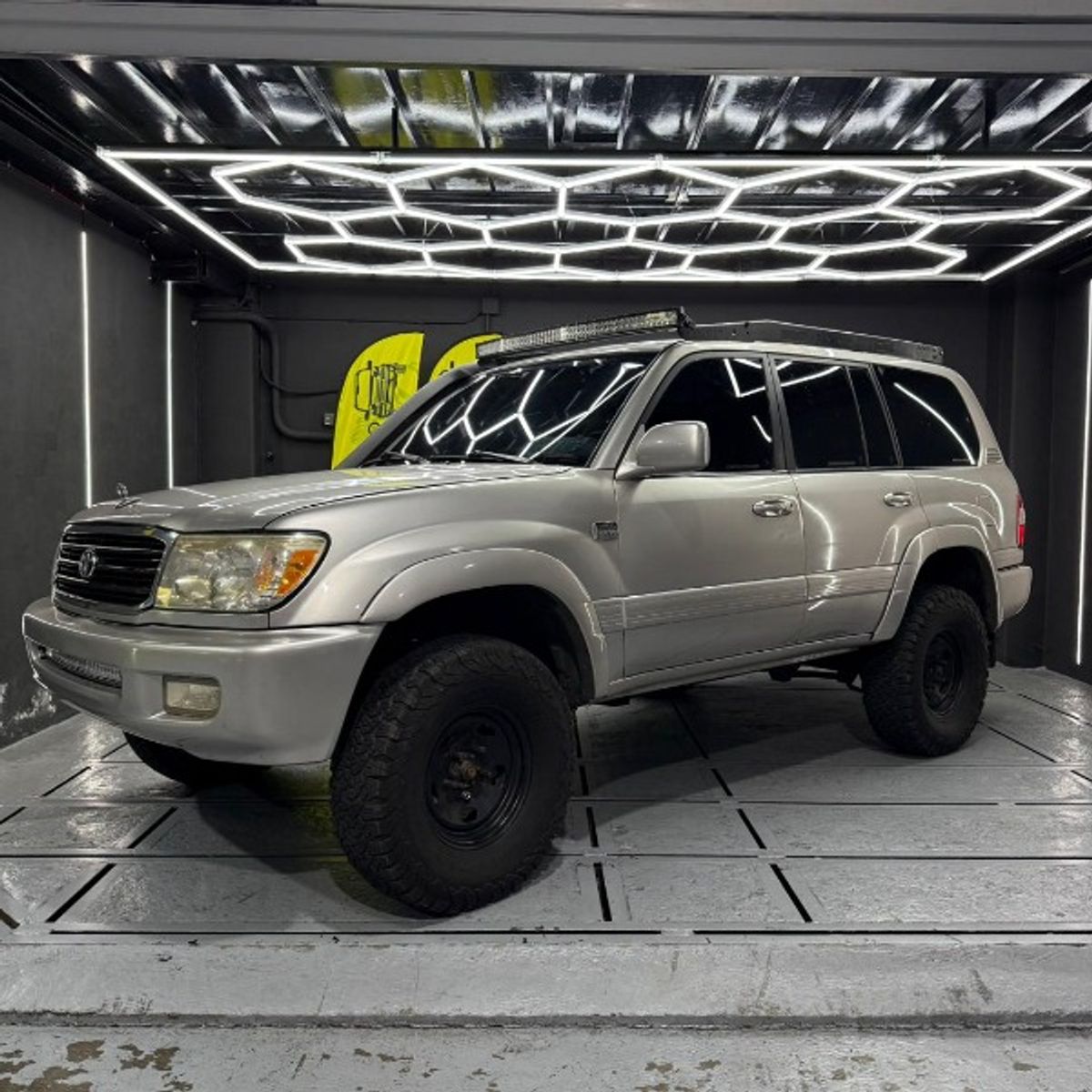 Foto 1 de Toyota Land Cruiser 100