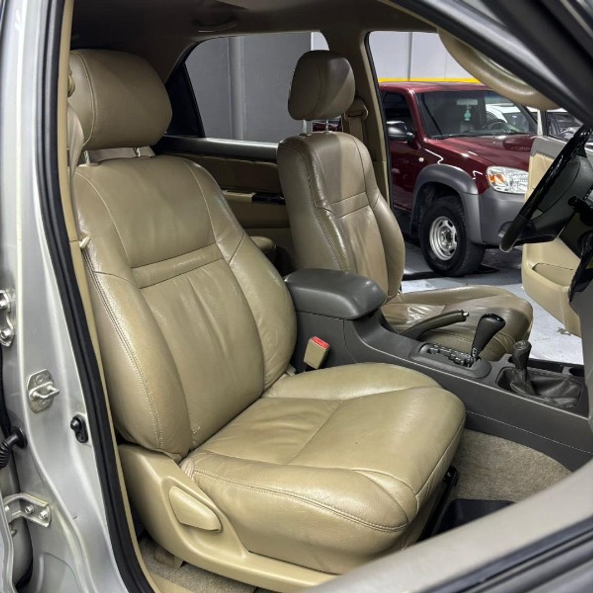 Foto 10 de Toyota Fortuner SR