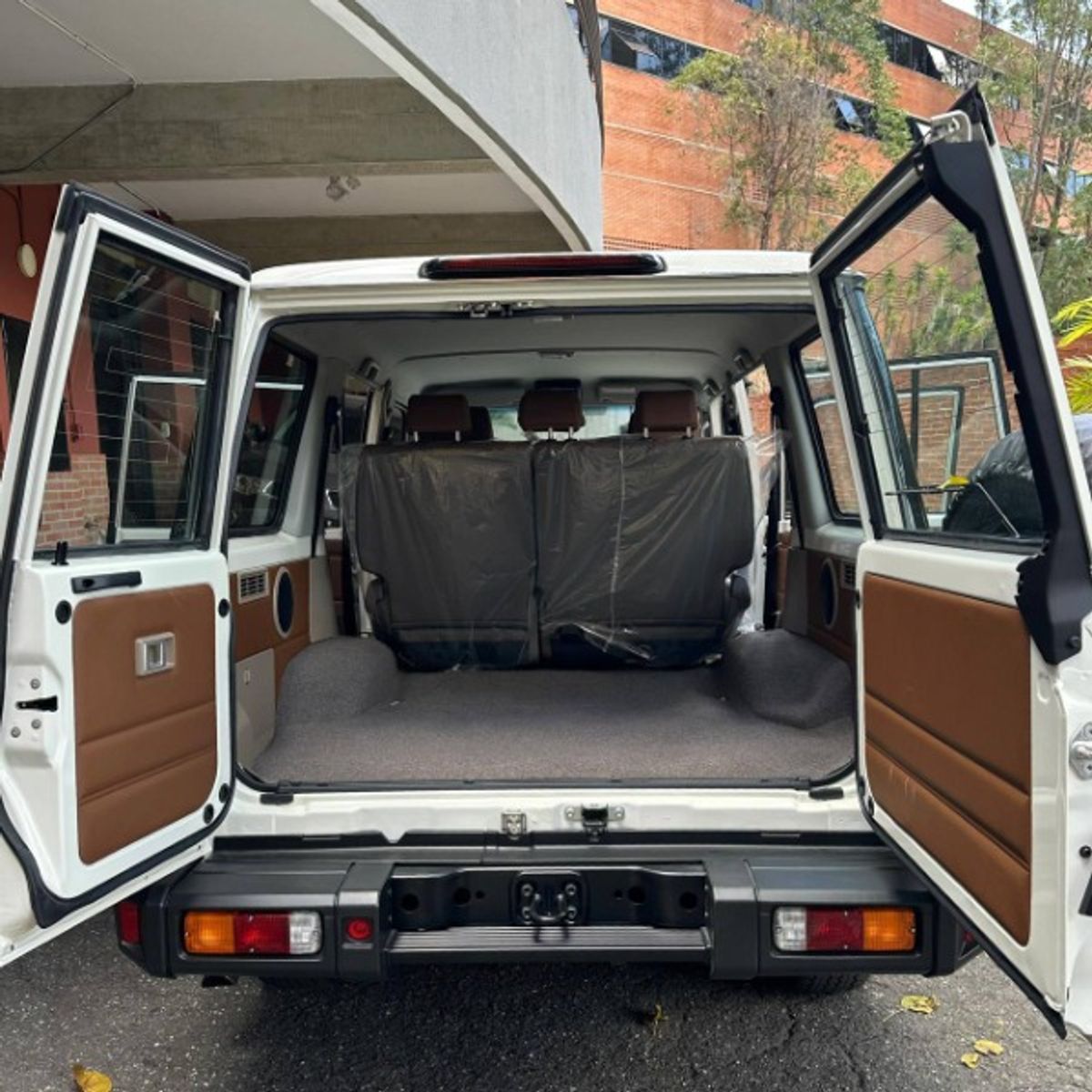 Foto 10 de Toyota Land Cruiser 76 40 Aniversario