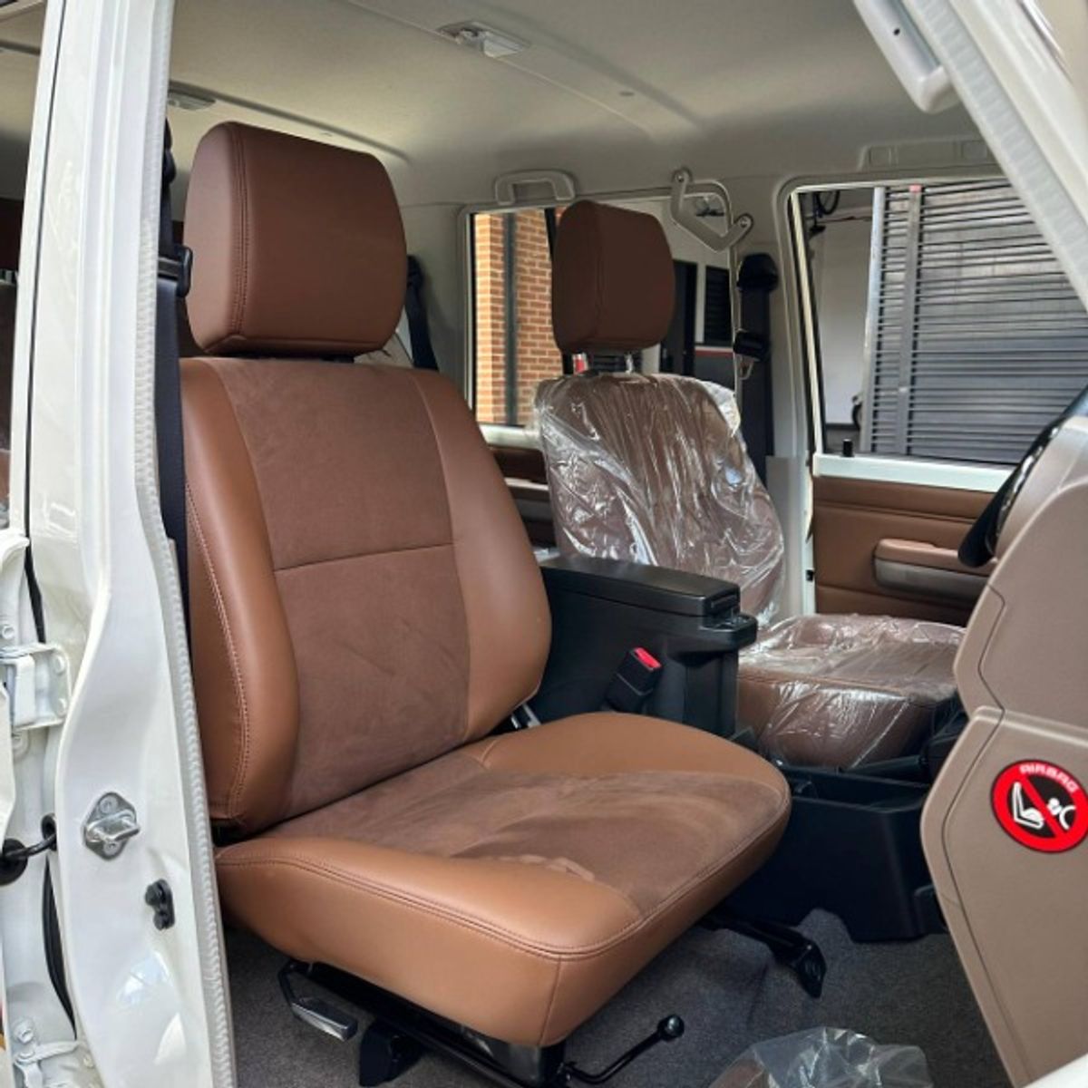 Foto 13 de Toyota Land Cruiser 76 40 Aniversario
