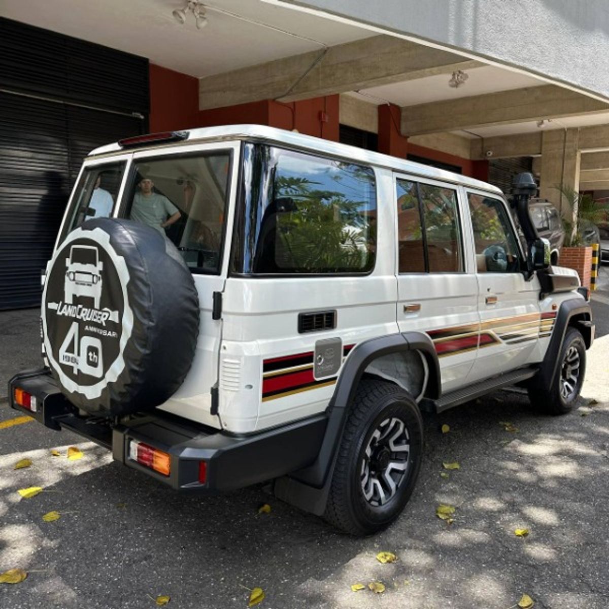 Foto 8 de Toyota Land Cruiser 76 40 Aniversario