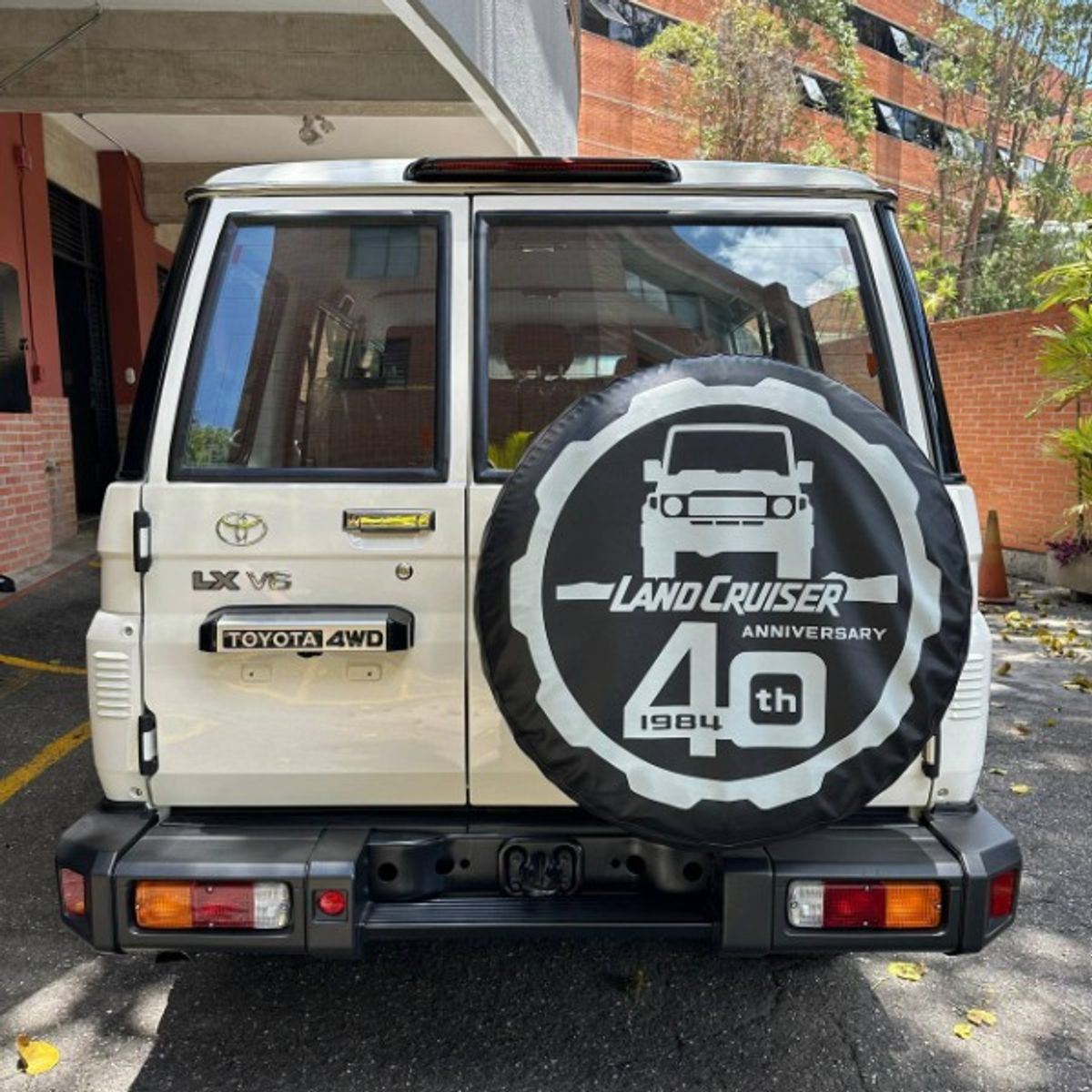 Foto 9 de Toyota Land Cruiser 76 40 Aniversario