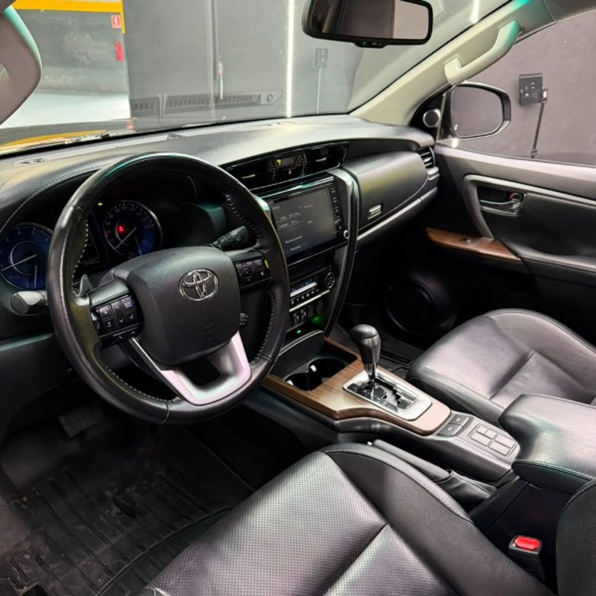 Foto 8 de Toyota Fortuner Dubai VXR