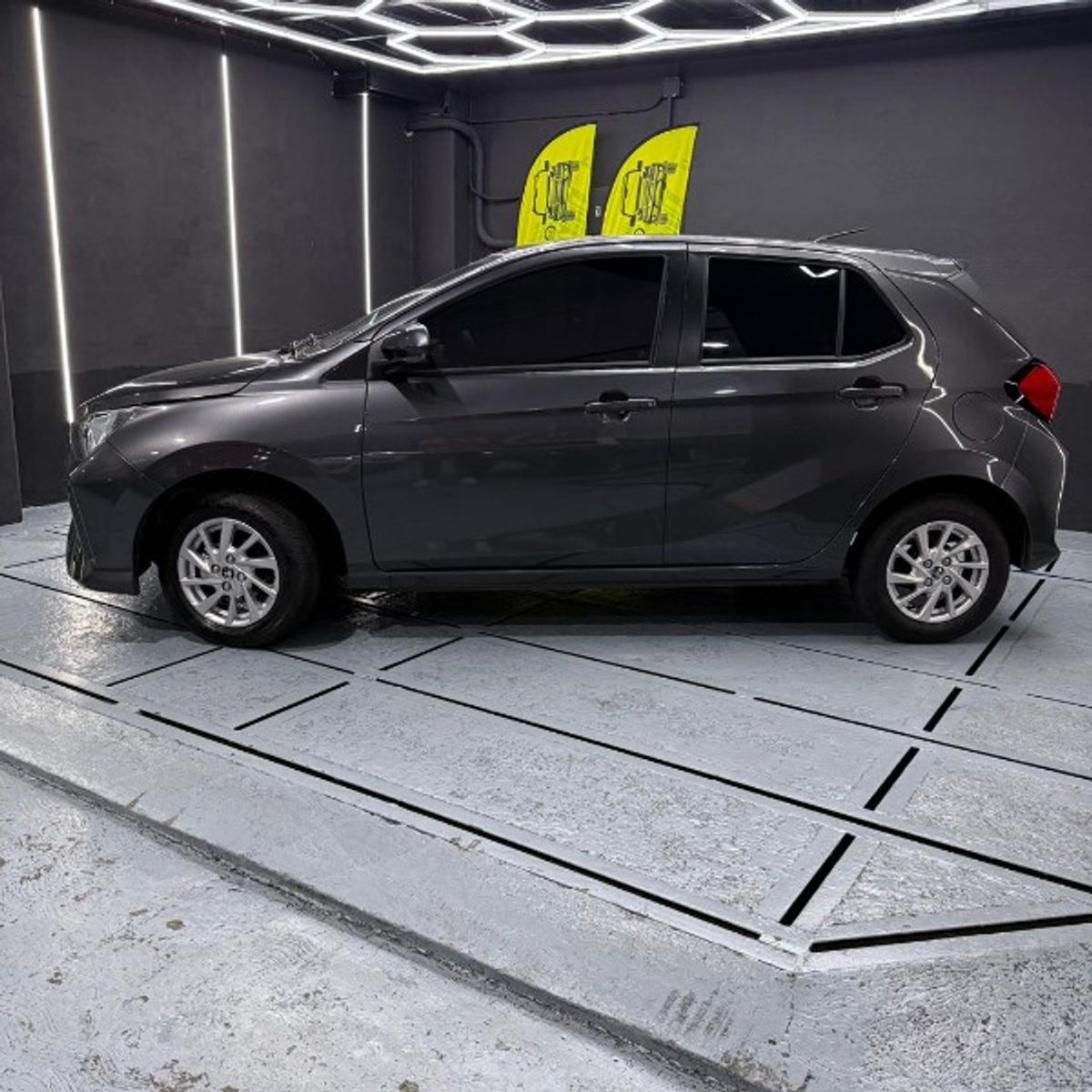 Foto 3 de Toyota Agya  G