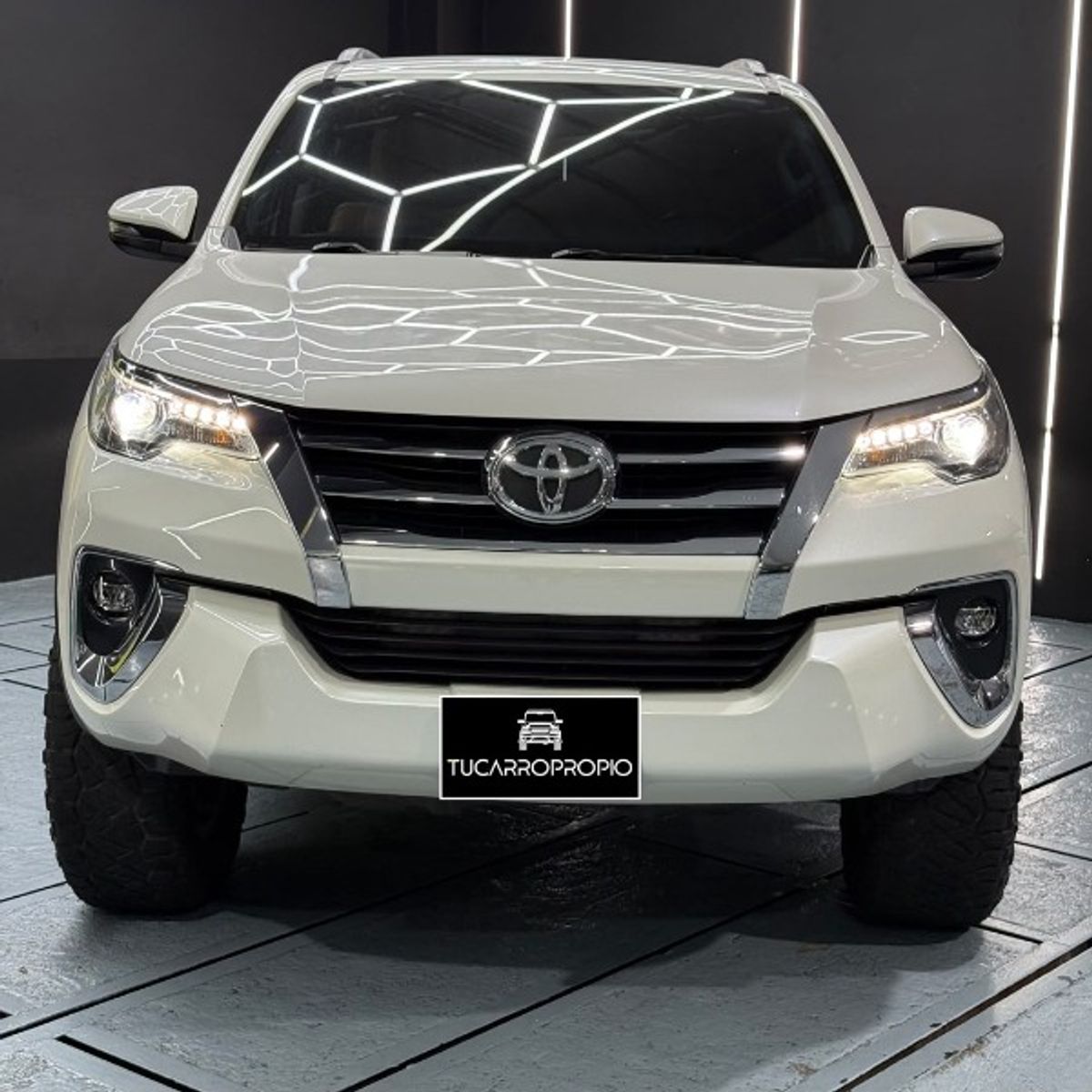 Foto 3 de Toyota Fortuner Dubai