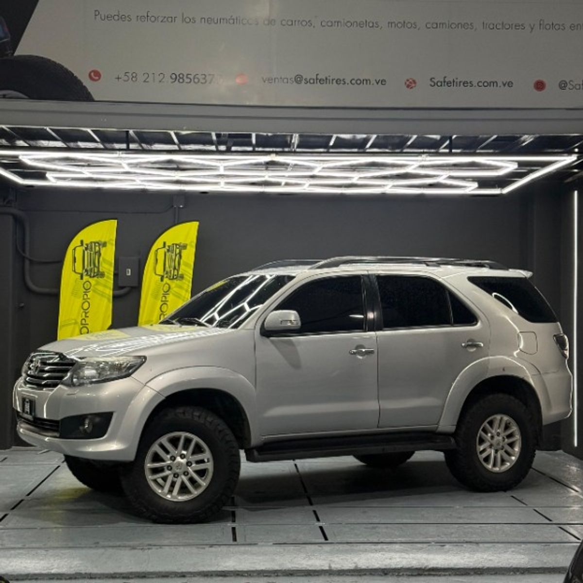 Foto 1 de Toyota Fortuner SR