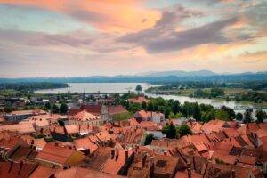 ptuj városa drónnal fényképezve