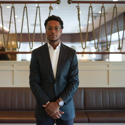 Damola Adamolekun, PDG de Red Lobster
