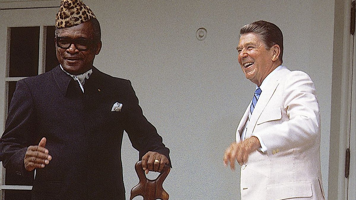 Rencontre entre le président des États-Unis, Ronald Reagan et Mobutu Sese Seko, président du Zaïre.