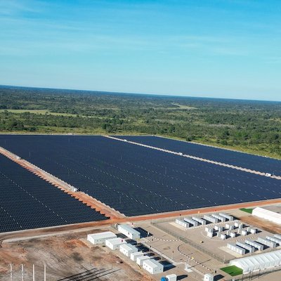 Champ de panneaux solaires