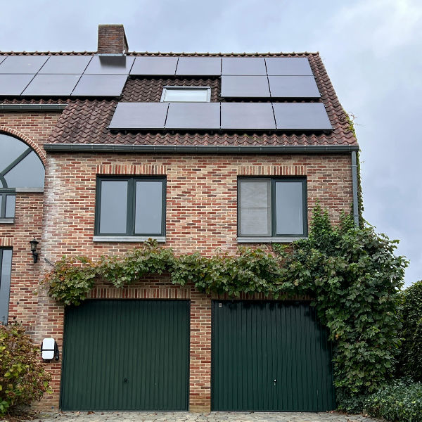 Contemporary home solar panels — reduced grid dependency London