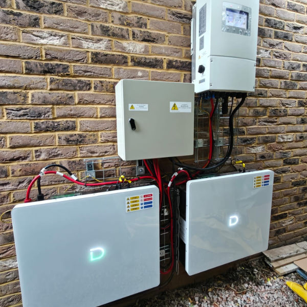 Solis hybrid inverter with battery port — DC-coupled storage option for London PV upgrades