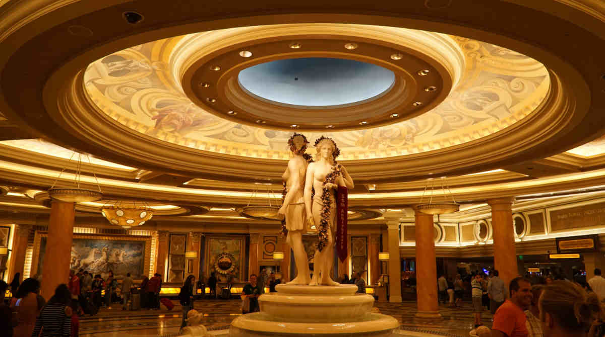 A roulette wheel representing online casinos in Hungary