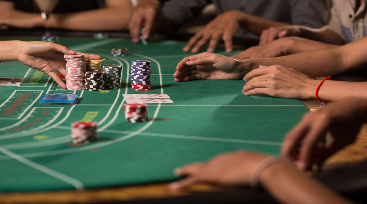 A digital baccarat table showing Player and Banker hands.