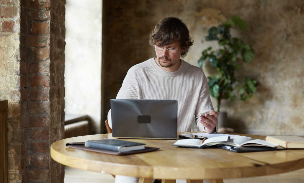 A collection of poker books including Harrington on Hold'em.