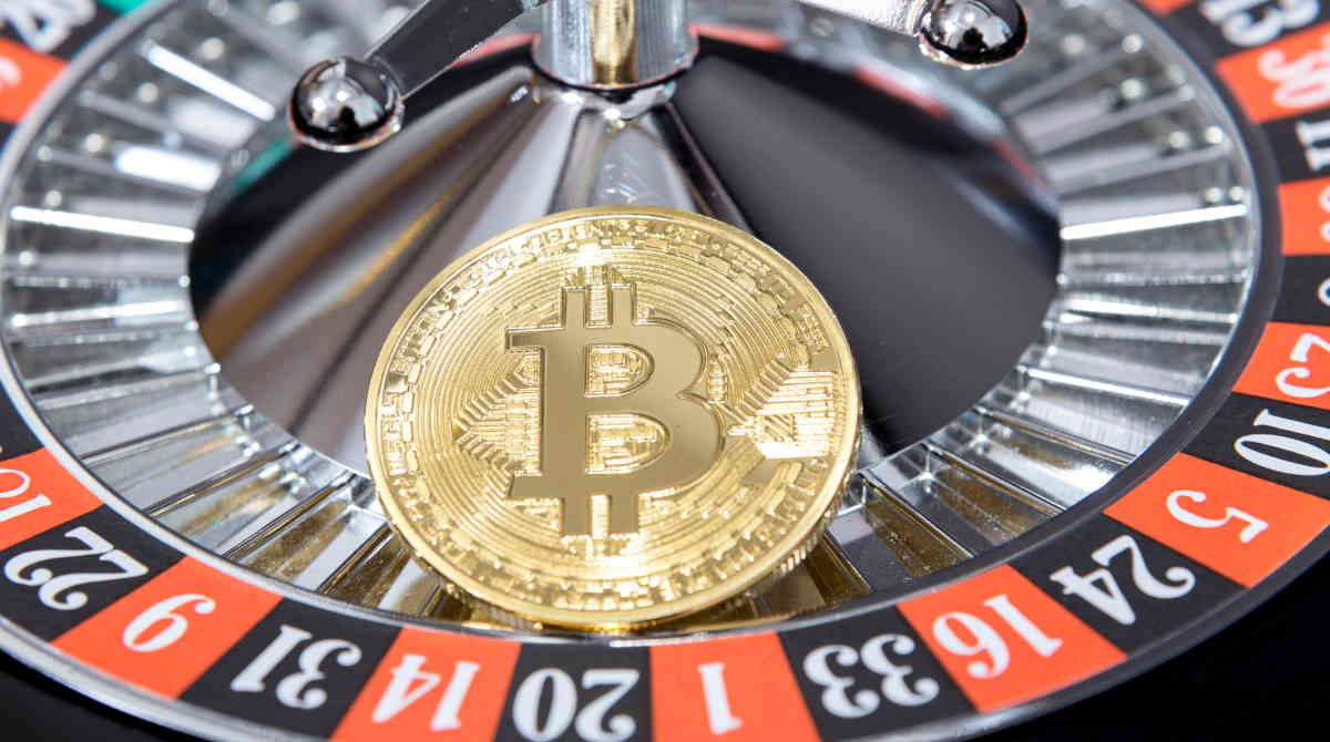 Dice and casino chips on a table, symbolizing strategy in gambling.