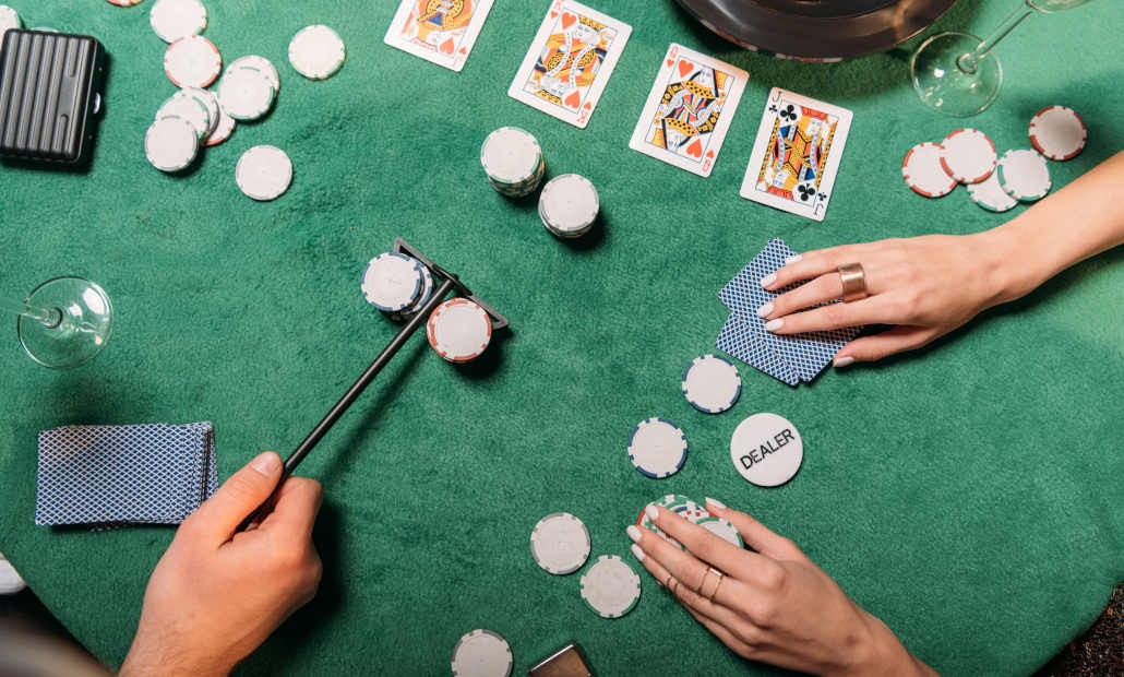 Players colluding at a poker table