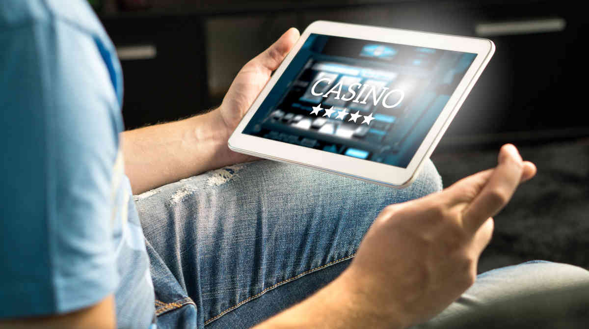 A neon sign for online casino bonuses and promotions.