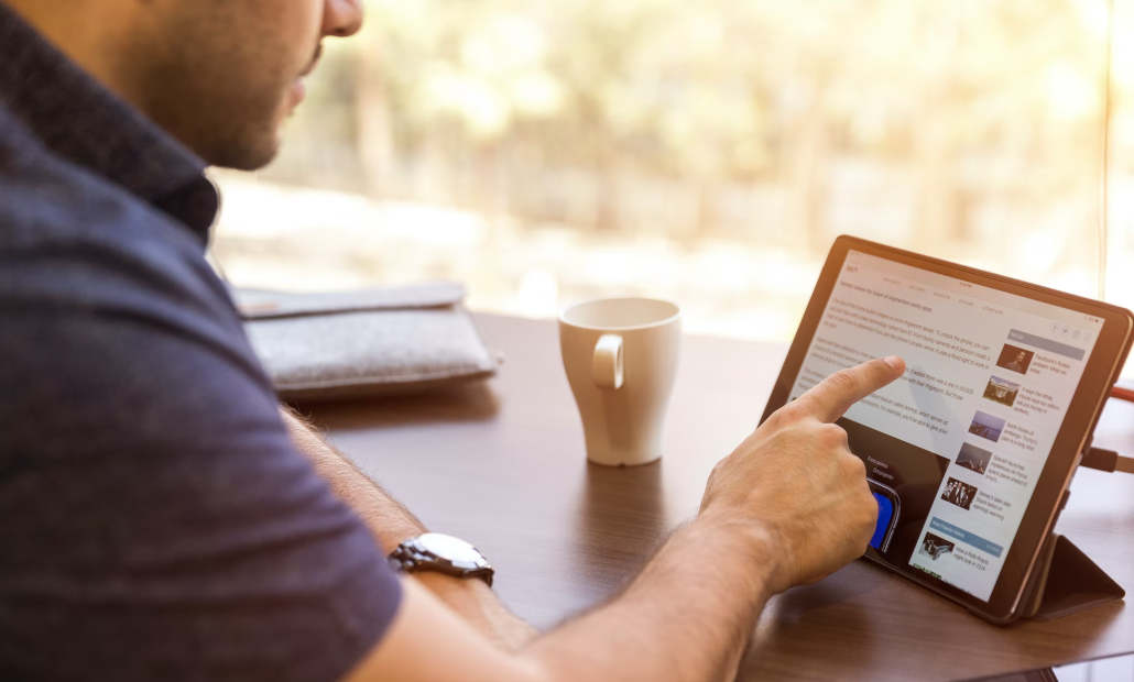 A person using a laptop to research how to vet online casinos.