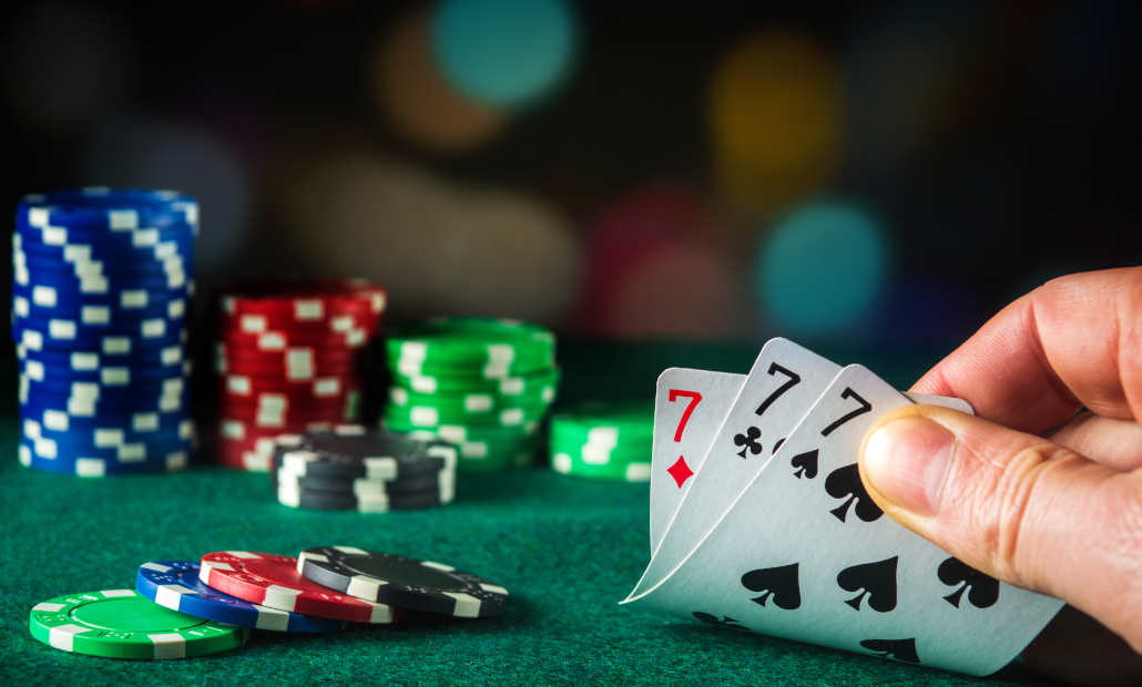 A Seven-Card Stud game showing players' face-up cards.