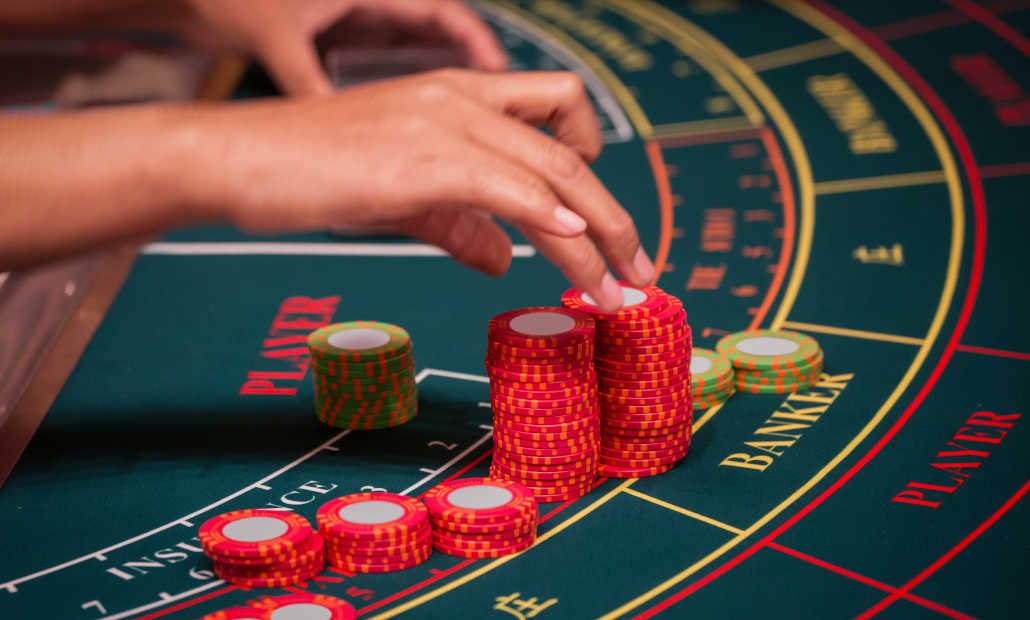 An online baccarat table showing the Player and Banker hands.