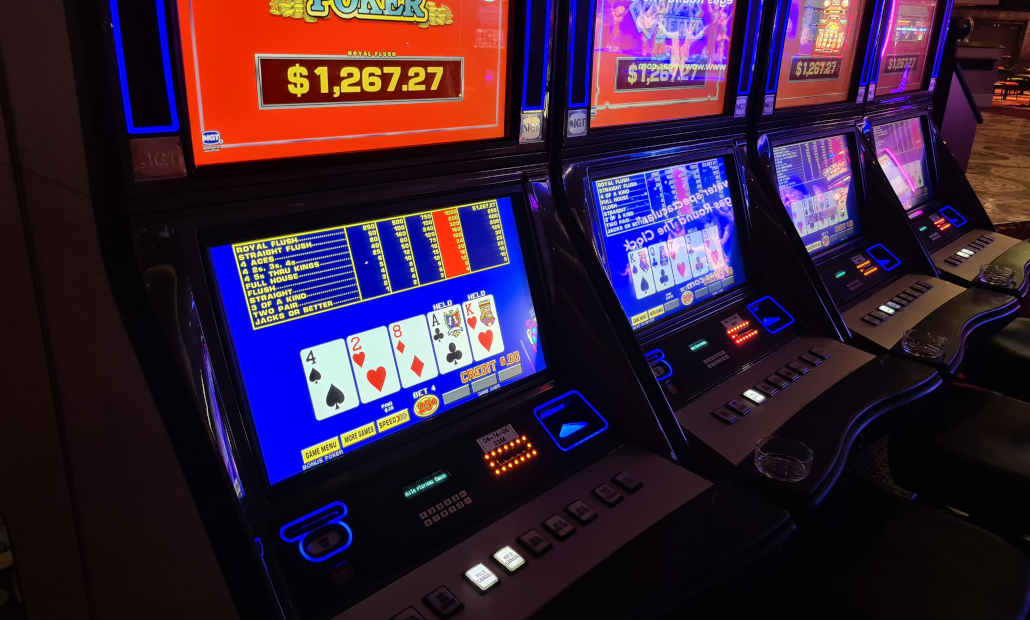 A video poker machine screen showing a winning hand.