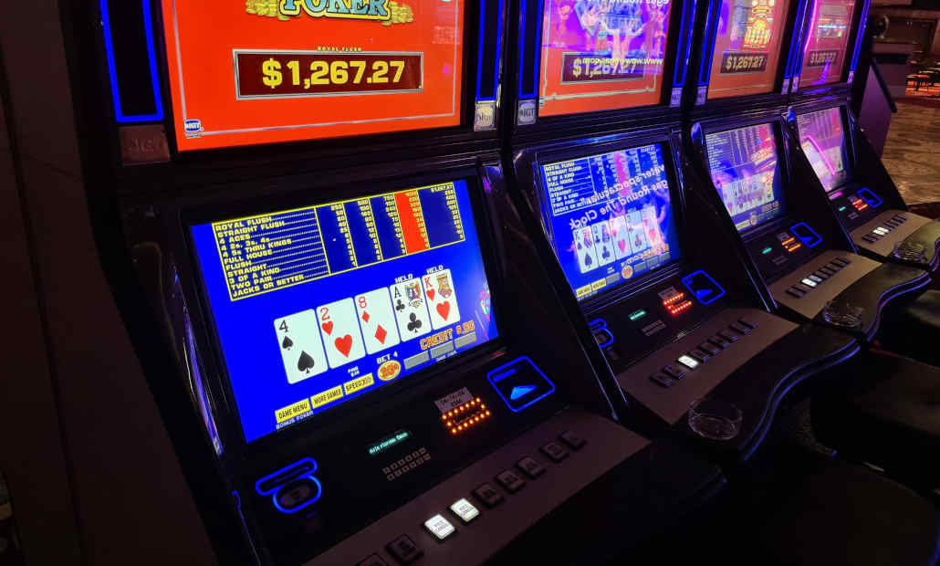 A hand of video poker being played on a screen.
