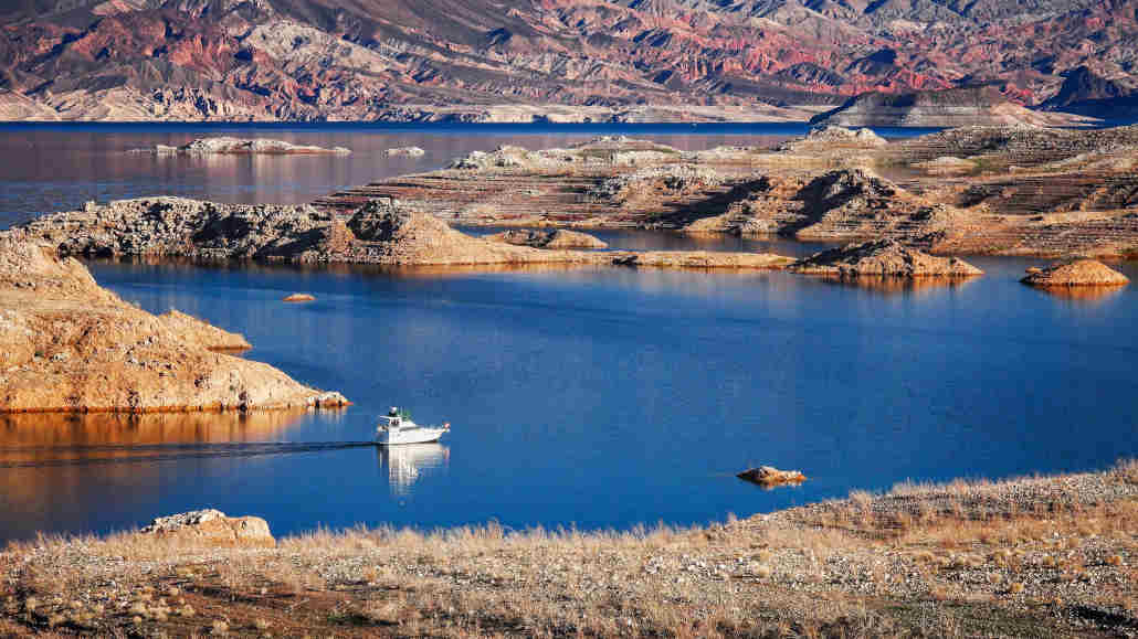 The Hoover Dam with a noticeable 'bathtub ring' showing low water levels.