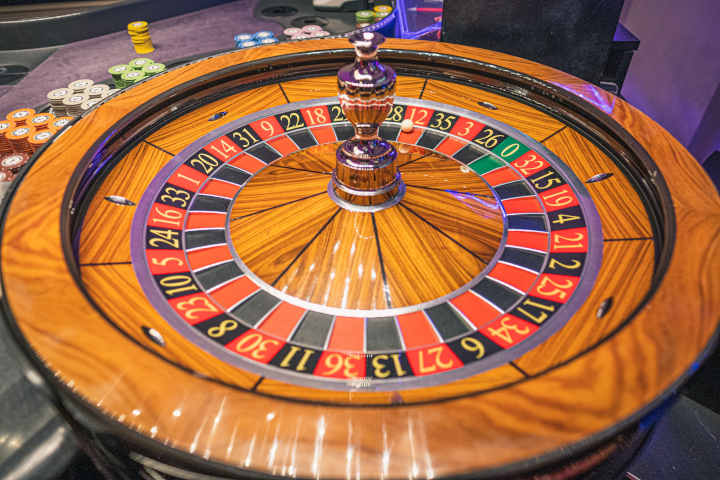 A diagram showing the rules and layout of a French Roulette table.