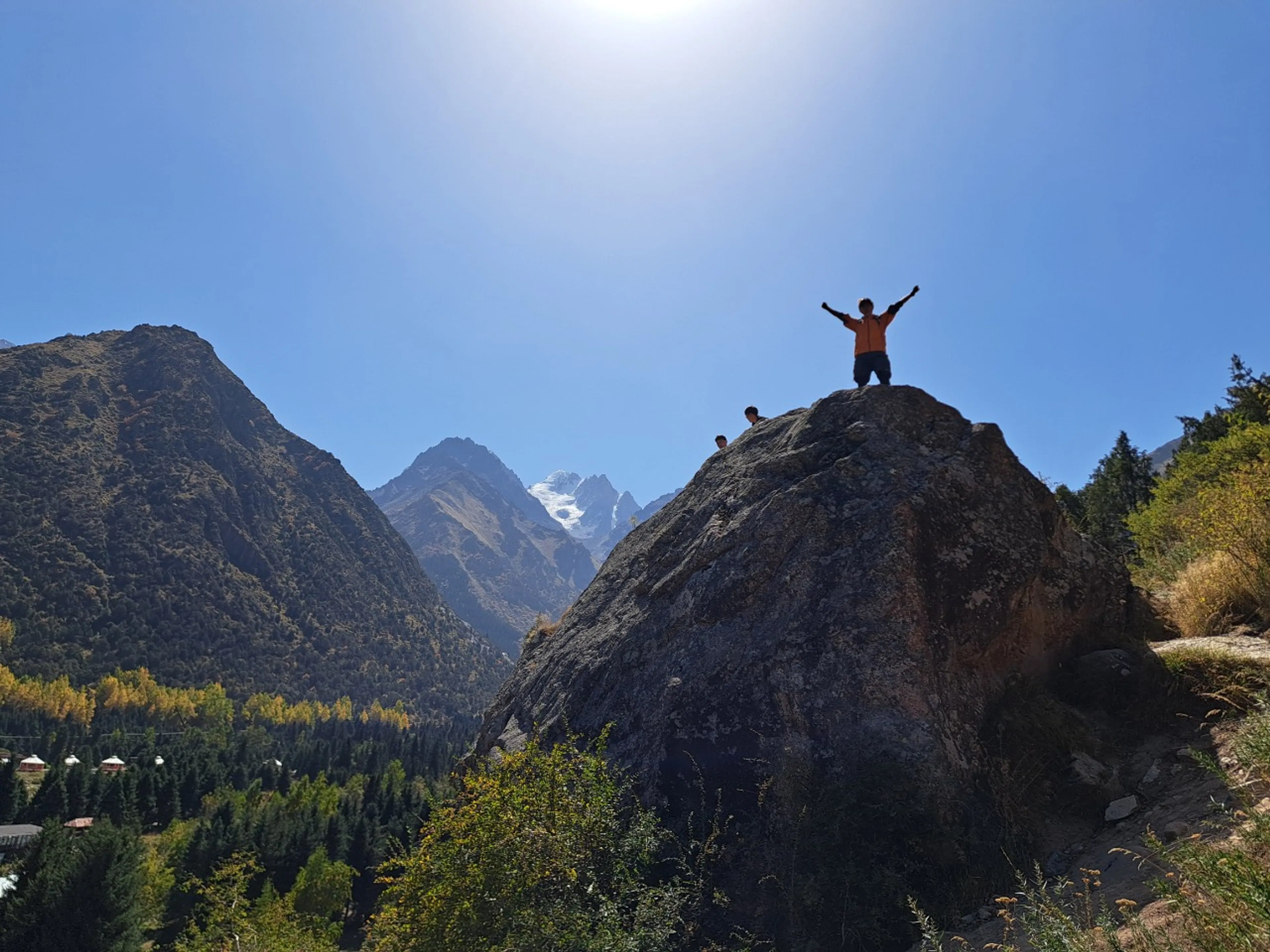 奥は4000mくらいある希ガス