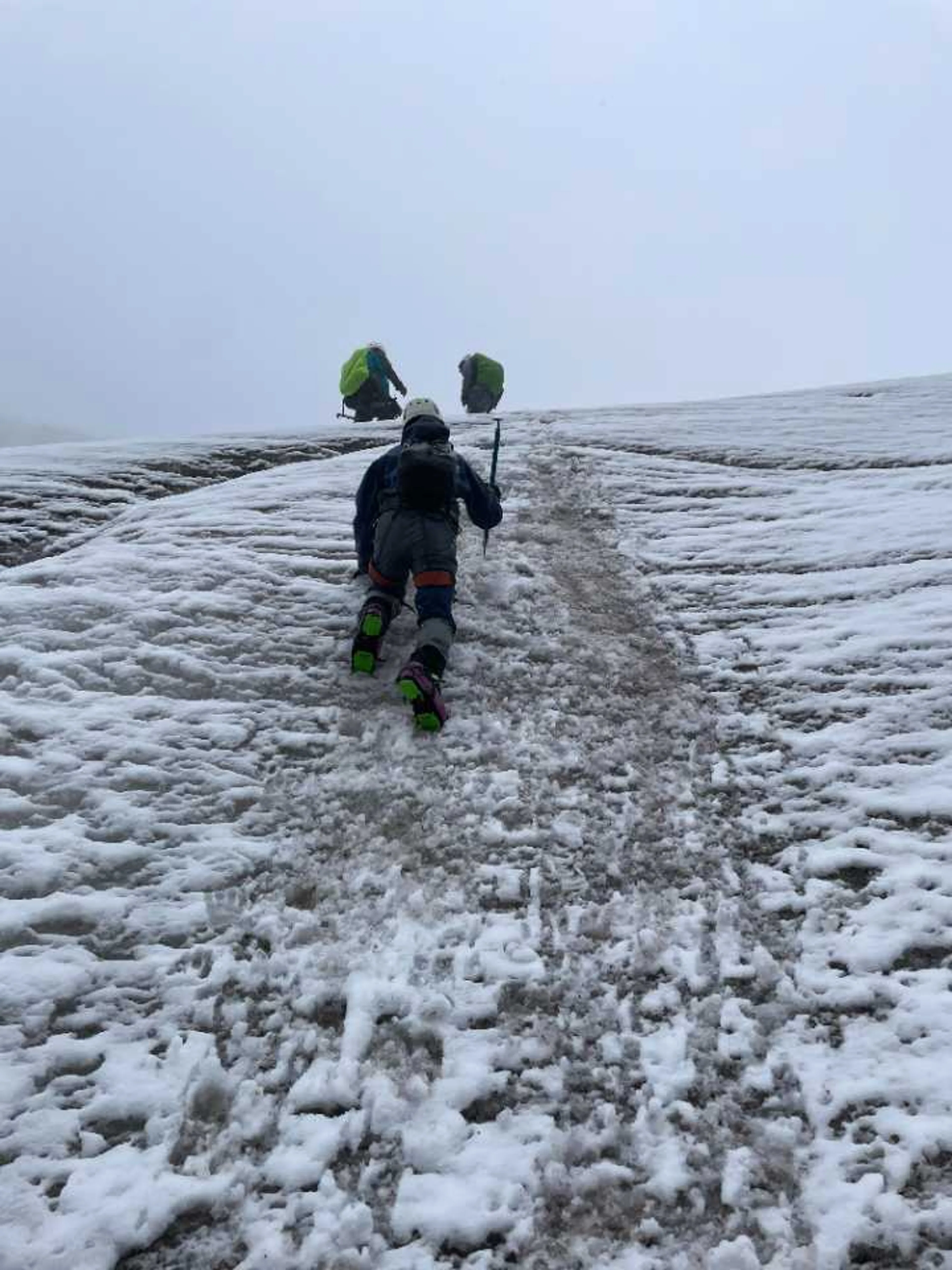なんかアイゼンピッケルフル活用